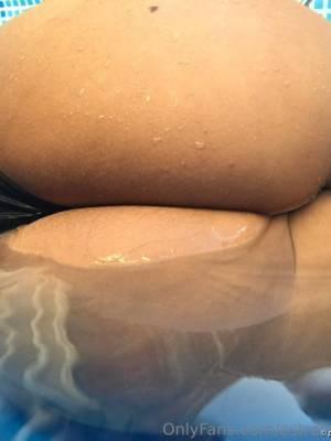 A brunette showing off her whole body Porn Pics english 11