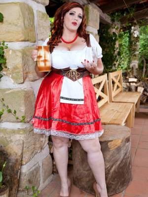 Redheaded MILF Roxee Robinson Porn Pics english 01