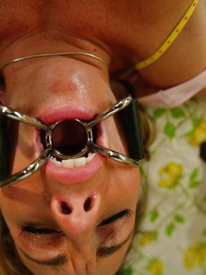 Cute babe Bella gets fucked and toyed in bondage till she squirts Porn Pics english 02