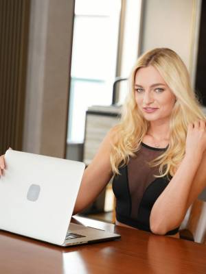 Free Porn Pics of Horny blonde Leanne Lace enjoying hot footsex Porn Pics english 02