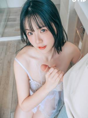 Japanese girl with firm tits undresses for her man friend in white lingerie Porn Pics english 04