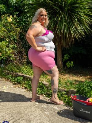 Middle-aged blonde woman displays her massive ass after washing her car Porn Pics english 03