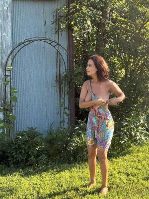 Busty amateur exposes her natural tits while posing outdoors Porn Pics english 08