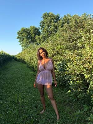Busty amateur exposes her natural tits while posing outdoors Porn Pics english 09