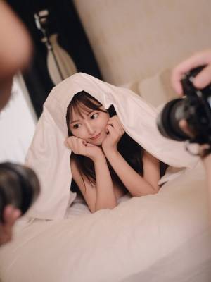 Hot Japanese girl flashes her hot body in solo poses at home Porn Pics english 20
