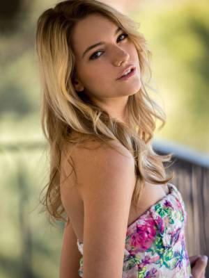 Kenna James in beautiful dress and pink panties strips and poses outdoor Porn Pics english 02