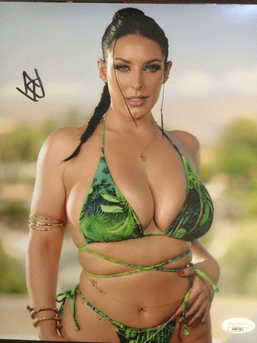 Angela White Biography – A Leading Star in the Adult Industry